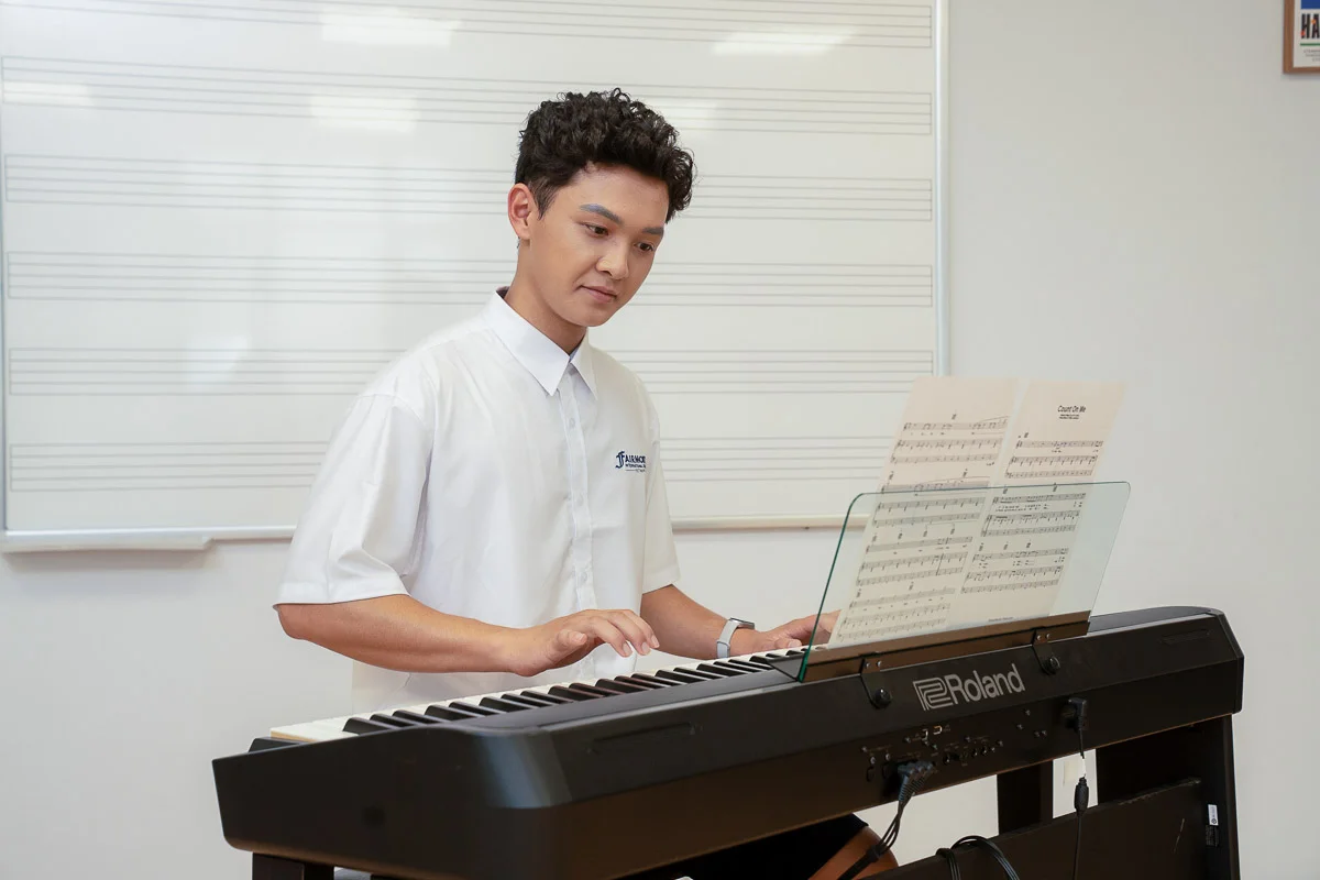 Câu lạc bộ, thể thao & cơ hội